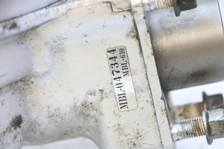 photo de REAR WHEEL SHAFT HONDA NTV DEAUVILLE 650 (2001 - 2006) - Technical close-up