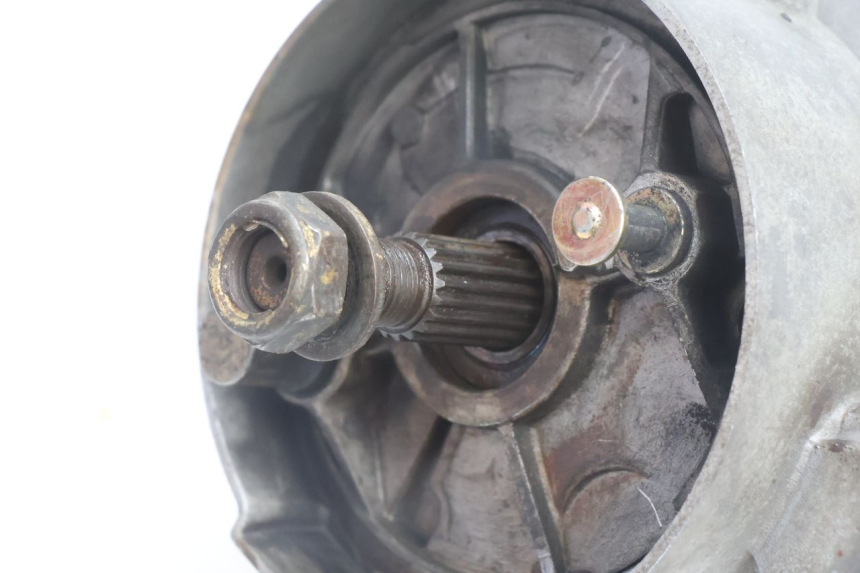photo de REAR WHEEL SHAFT SYM ORBIT III 3 4T 50 (2021 - 2025) - Technical close-up