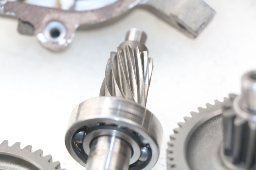 photo de REAR WHEEL SHAFT MBK OVETTO 4T 50 (2008 - 2016) - Surface and material condition