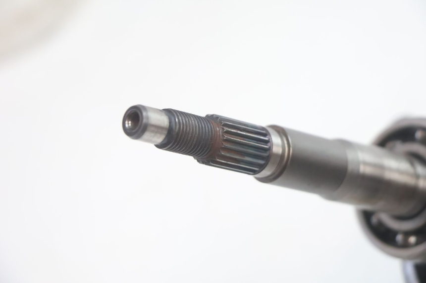 photo de REAR WHEEL SHAFT HONDA PCX (JF28) 125 (2009 - 2011) - Zoom on usage condition