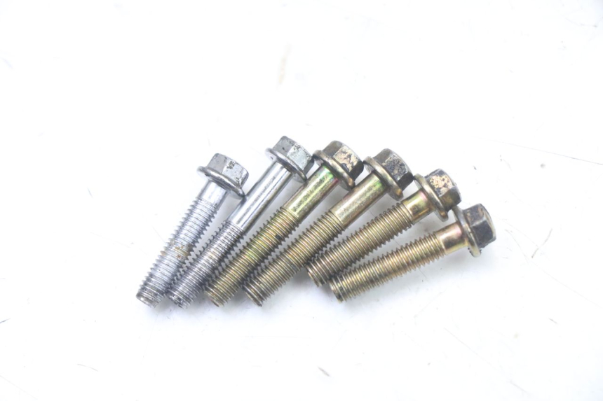 photo de REAR WHEEL SHAFT PEUGEOT VIVACITY 125 (2010 - 2017) - Detailed visual inspection