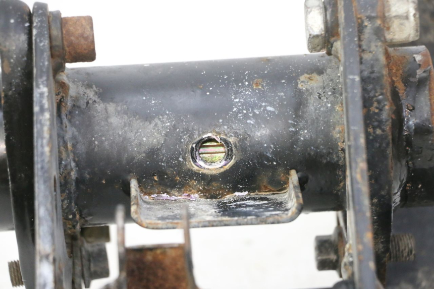 photo de REAR WHEEL SHAFT HYTRACK S 150 (2003 - 2011) - Component zoom