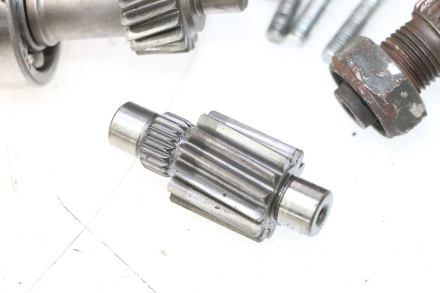 photo de REAR WHEEL SHAFT HONDA SCV LEAD 100 (2003 - 2007) - Alternative angle