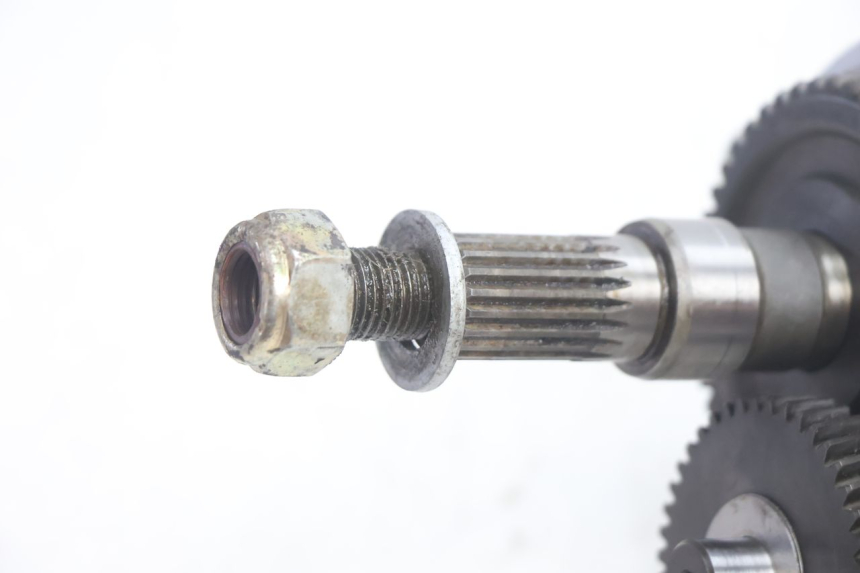 photo de REAR WHEEL SHAFT PEUGEOT TREKKER 50 (1995 - 2004) - Surface and material condition