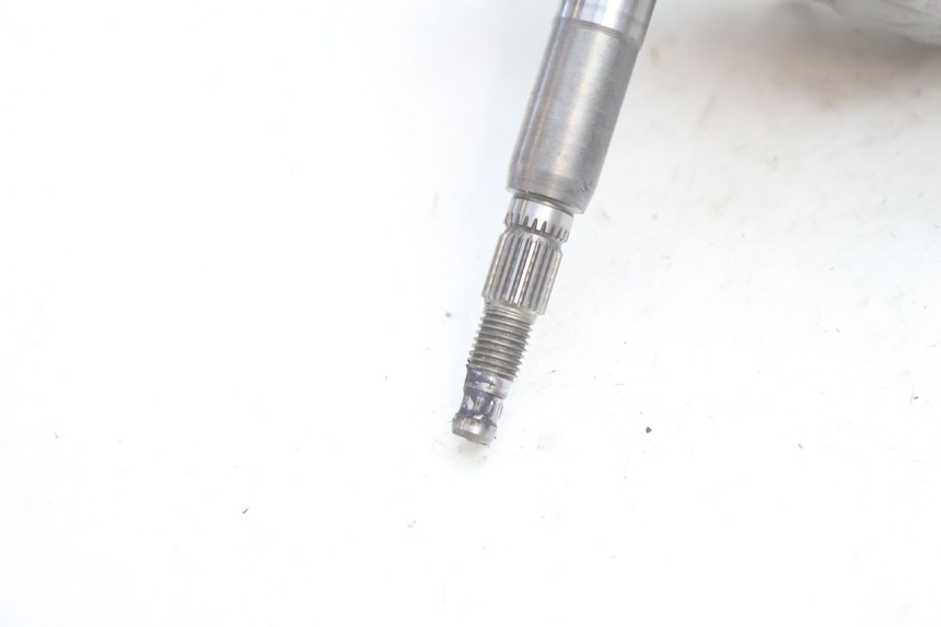 photo de REAR WHEEL SHAFT PIAGGIO TYPHOON 50 (2000 - 2009) - Technical close-up