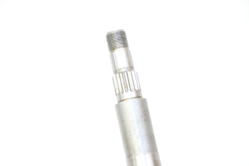 photo de REAR WHEEL SHAFT YAMAHA X-CITY XCITY 125 (2007 - 2013) - Component zoom