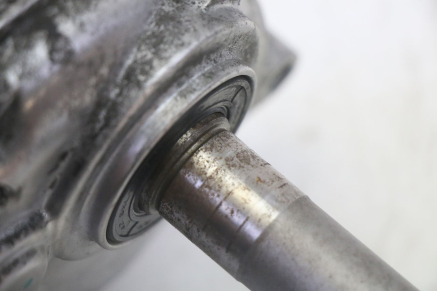 photo de REAR WHEEL SHAFT YAMAHA X-MAX XMAX 125 (2010 - 2013) - High-resolution close-up