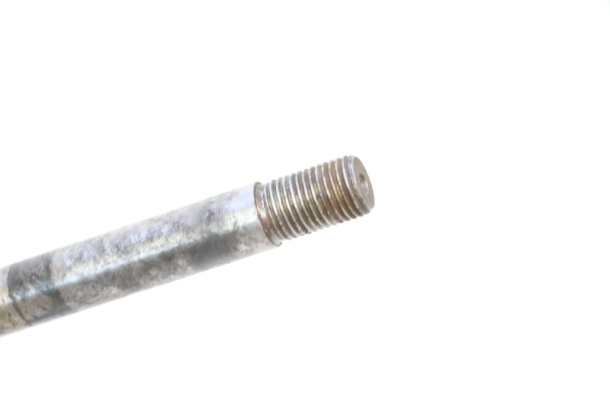 photo de REAR WHEEL SHAFT YAMAHA X-MAX XMAX 125 (2010 - 2013) - Zoom on usage condition