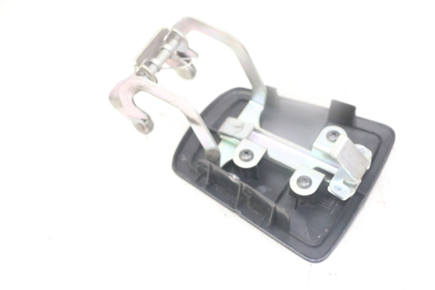 photo de FUEL FLAP HONDA FORZA ABS 300 (2013 - 2017) - Zoom on usage condition