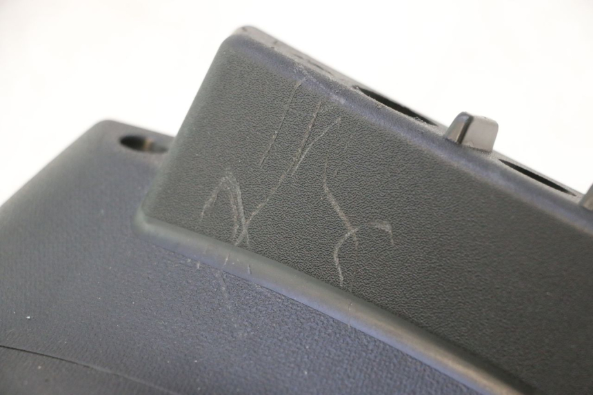 photo de FUEL FLAP PIAGGIO MP3 HPE 530 (2022 - 2026) - Zoom on usage condition
