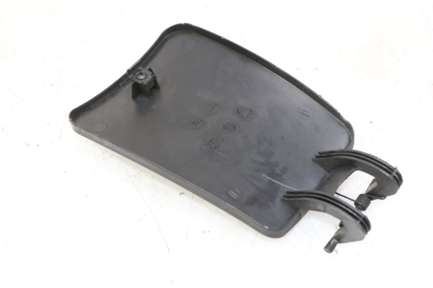 photo de FUEL FLAP PIAGGIO MP3 RL 250 (2006 - 2010) - Zoom on usage condition