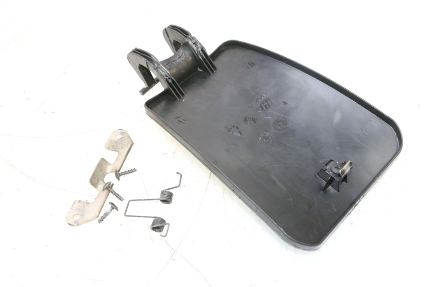 photo de FUEL FLAP PIAGGIO MP3 RL 250 (2006 - 2010) - Zoom on usage condition