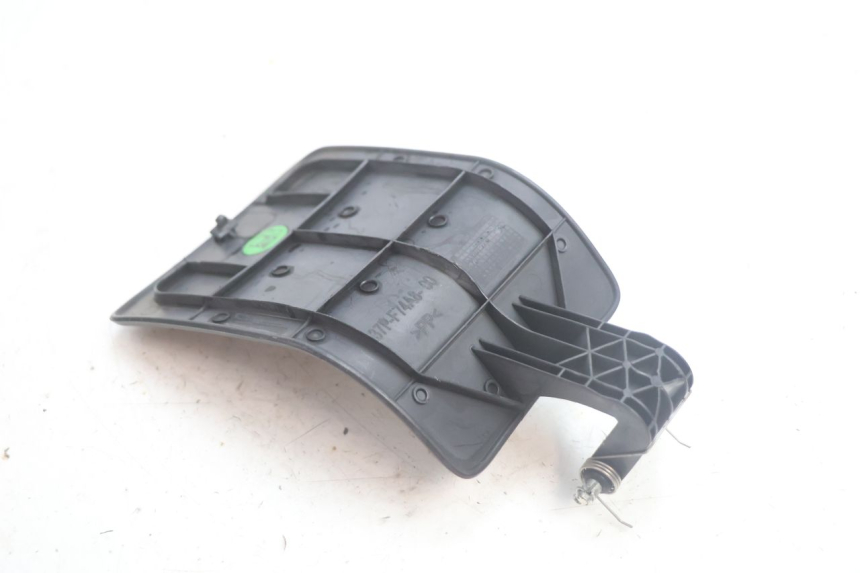 photo de FUEL FLAP YAMAHA X-MAX XMAX 125 (2010 - 2013) - Technical close-up