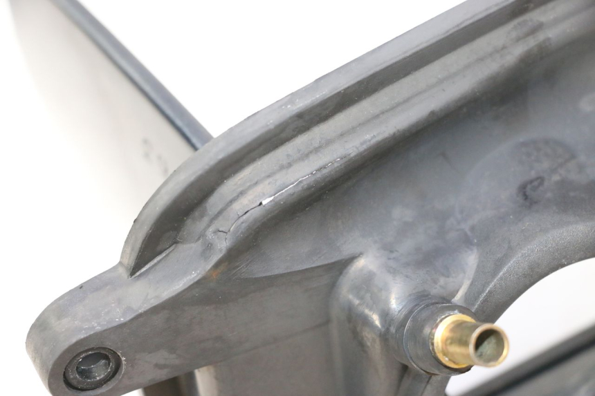 photo de FUEL FLAP YAMAHA YP MAJESTY 125 (1998 - 2001) - Fixing points details