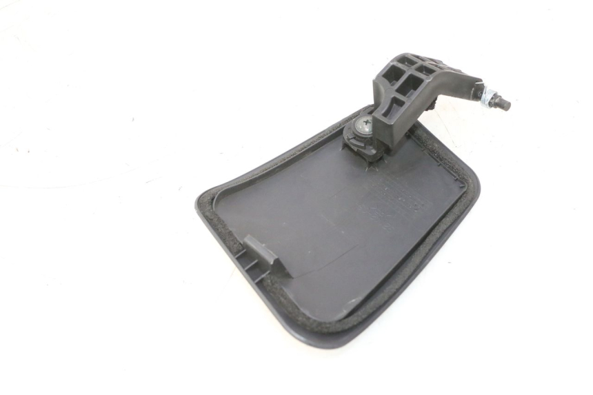 photo de FRONT INSPECTION COVER SUZUKI BURGMAN 125 (2007 - 2014) - Zoom on usage condition