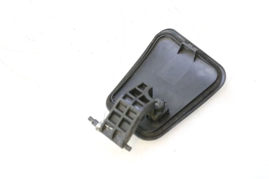 photo de FRONT INSPECTION COVER SUZUKI BURGMAN 125 (2007 - 2014) - Zoom on usage condition