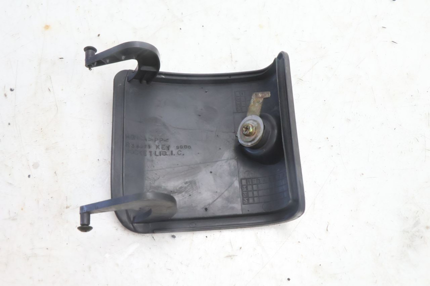 photo de FRONT INSPECTION COVER HONDA FES PANTHEON 2T 125 (1998 - 2002) - Zoom on usage condition
