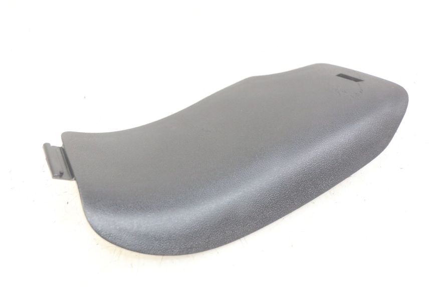 photo de RIGHT SIDE ACCESS PANEL PEUGEOT ELYSEO 125 (1999 - 2004) - Alternative perspective