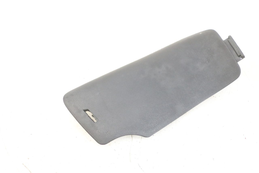 photo de RIGHT SIDE ACCESS PANEL PEUGEOT ELYSEO 125 (1999 - 2004) - Alternative perspective