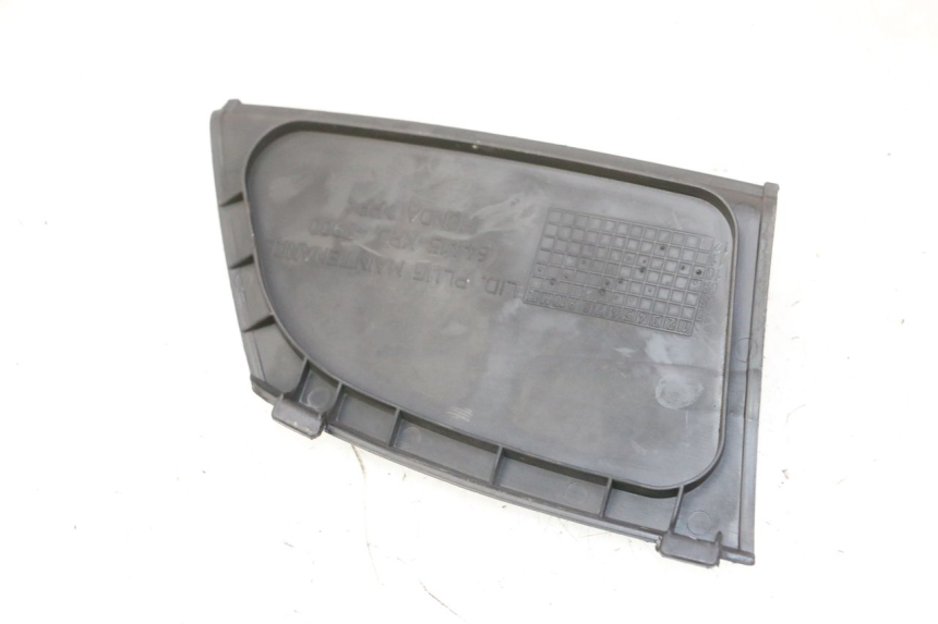 photo de RIGHT SIDE ACCESS PANEL HONDA FES S-WING SWING ABS 125 (2007 - 2015) - Component detail