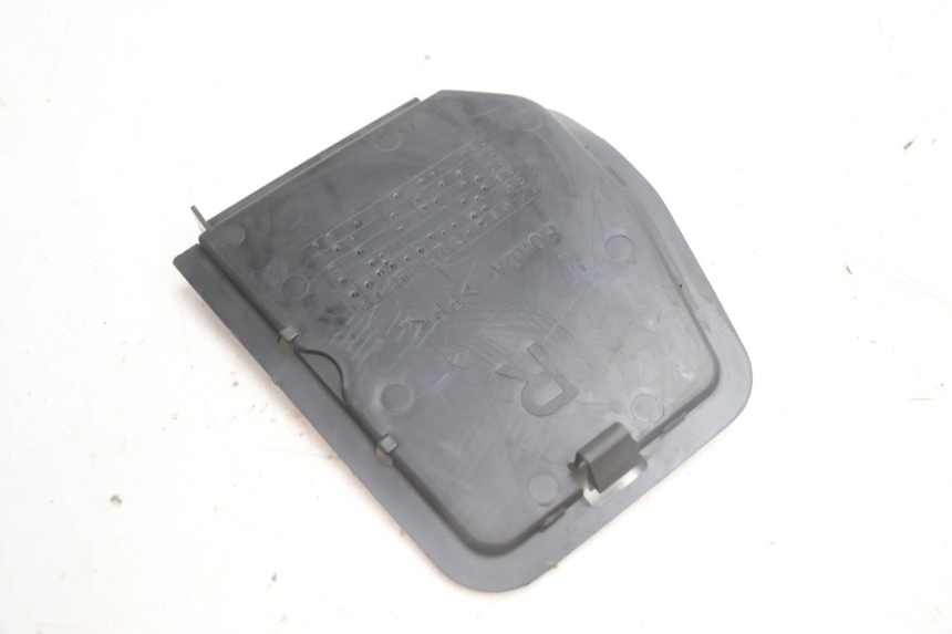 photo de RIGHT INSPECTION COVER HONDA FJS SILVER WING SILVERWING 400 (2005 - 2008) - Technical close-up