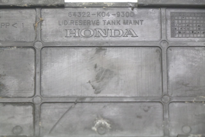 photo de RIGHT INSPECTION COVER HONDA FORZA 125 (2015 - 2016) - Zoom on usage condition