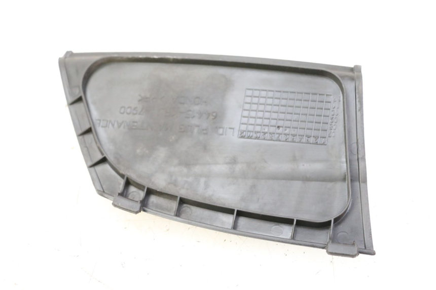 photo de RIGHT SIDE ACCESS PANEL HONDA FES S-WING SWING ABS 125 (2007 - 2015) - Component detail