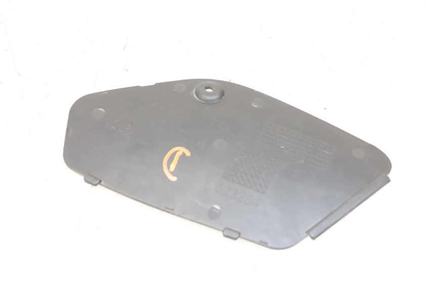 photo de RIGHT INSPECTION COVER PIAGGIO MP3 HPE 350 (2018 - 2020) - Zoom on usage condition