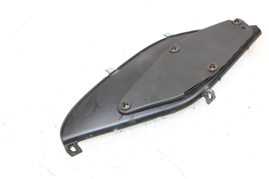 photo de RIGHT INSPECTION COVER PIAGGIO MP3 HPE 300 (2019 - 2026) - Zoom on usage condition