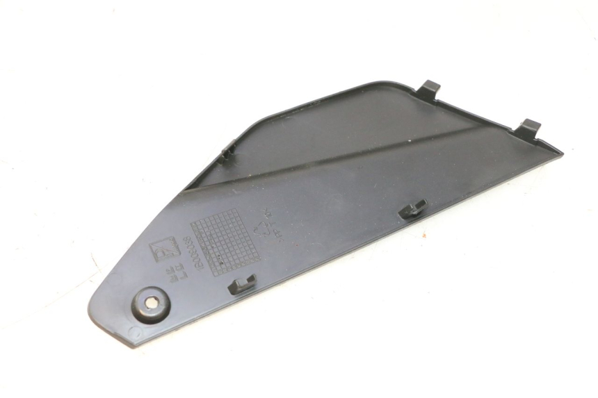 photo de RIGHT INSPECTION COVER PIAGGIO MP3 HPE 530 (2022 - 2026) - Technical close-up