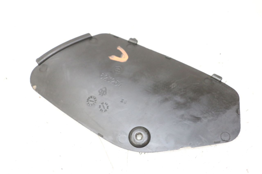 photo de RIGHT INSPECTION COVER PIAGGIO MP3 LT 300 (2010 - 2016) - Zoom on usage condition