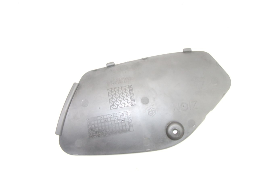 photo de RIGHT INSPECTION COVER PIAGGIO MP3 500 (2014 - 2017) - Zoom on usage condition