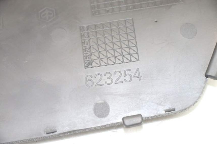 photo de RIGHT INSPECTION COVER PIAGGIO MP3 500 (2014 - 2017) - Technical close-up