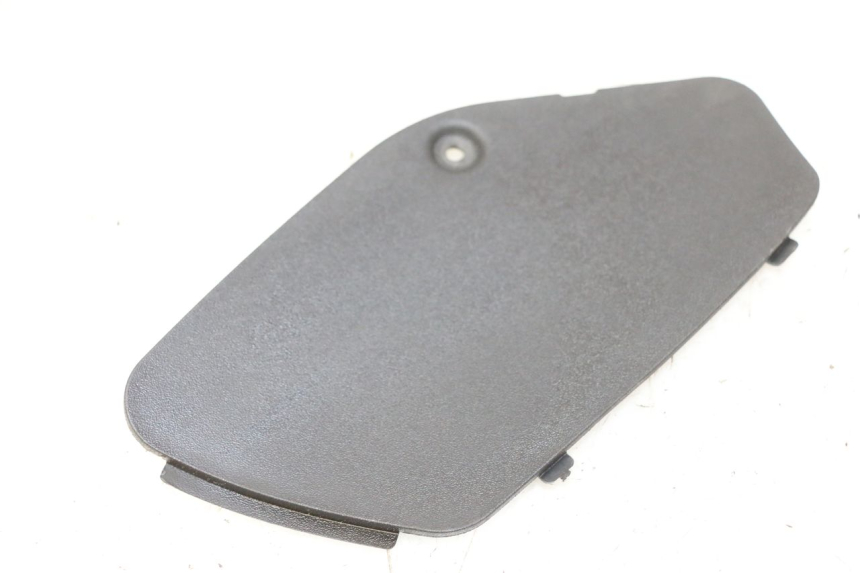 photo de RIGHT ACCESS PANEL PIAGGIO MP3 125 (2006 - 2014) - Zoom on usage condition