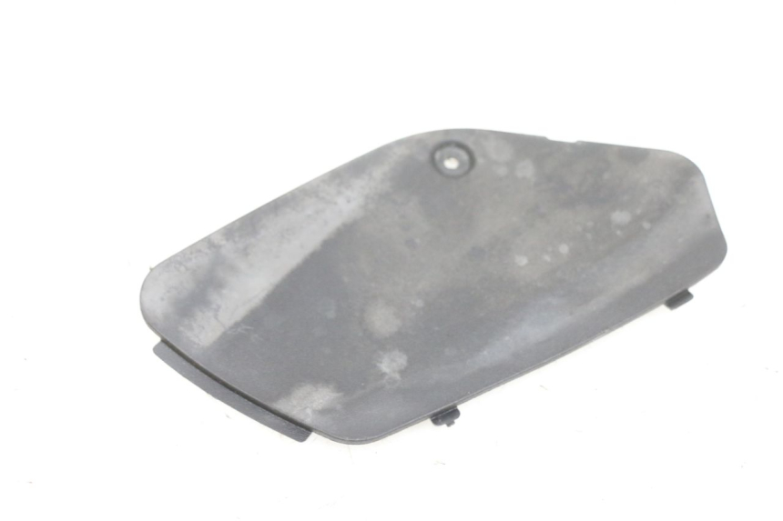 photo de RIGHT INSPECTION COVER PIAGGIO MP3 RL 250 (2006 - 2010) - Zoom on usage condition