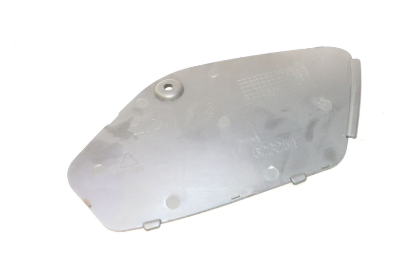photo de RIGHT INSPECTION COVER PIAGGIO MP3 500 (2011 - 2015) - Alternative perspective