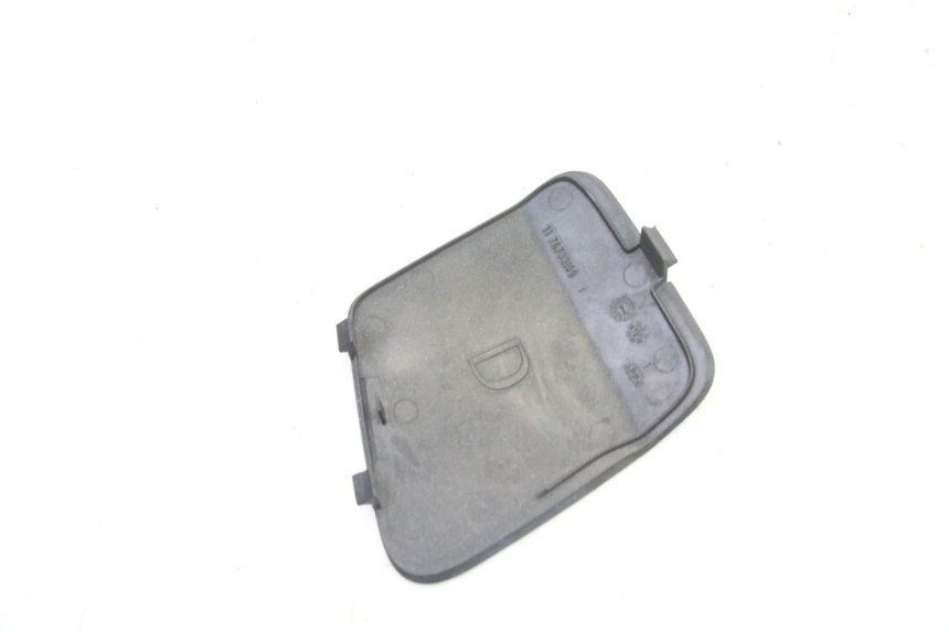 photo de RIGHT INSPECTION COVER PEUGEOT SATELIS 250 (2006 - 2012) - Zoom on usage condition