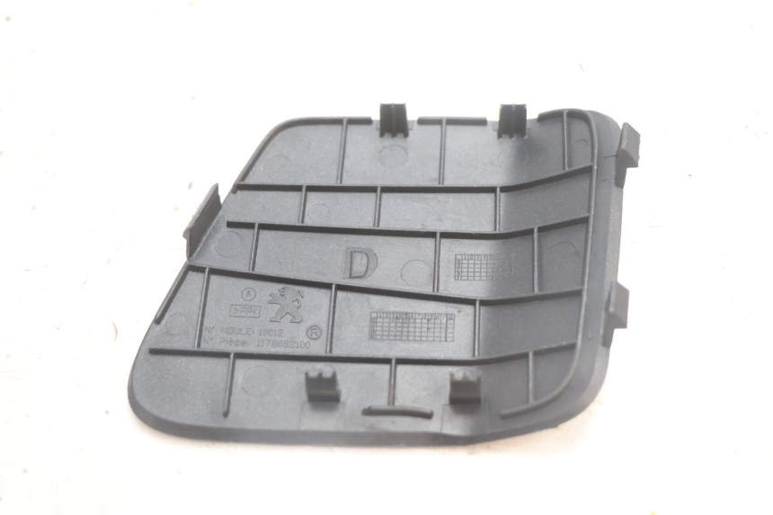 photo de RIGHT INSPECTION COVER PEUGEOT SATELIS 125 (2013 - 2018) - Alternative perspective
