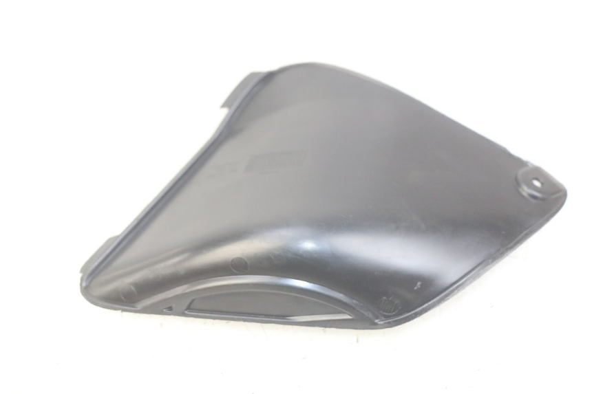 photo de RIGHT ACCESS PANEL HONDA VISION NSC R 50 (2013 - 2015) - Zoom on usage condition