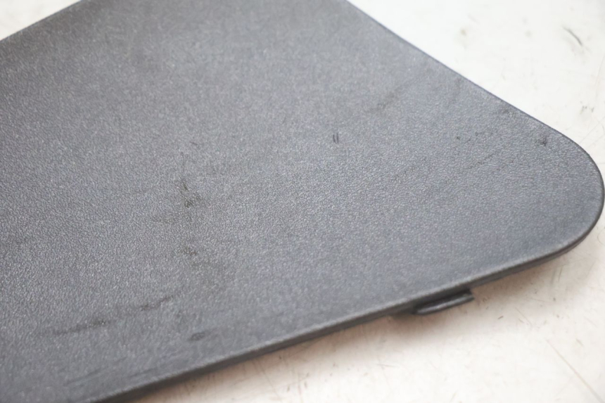 photo de RIGHT SIDE ACCESS PANEL PIAGGIO X9 EVOLUTION 125 (2003 - 2007) - Component detail