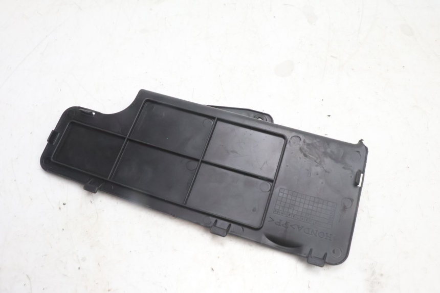 photo de INSPECTION COVER HONDA FES PANTHEON 2T 125 (1998 - 2002) - Alternative perspective