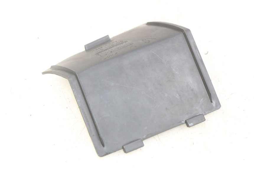 photo de LEFT SIDE ACCESS PANEL APRILIA ATLANTIC 125 (2003 - 2009) - Zoom on usage condition