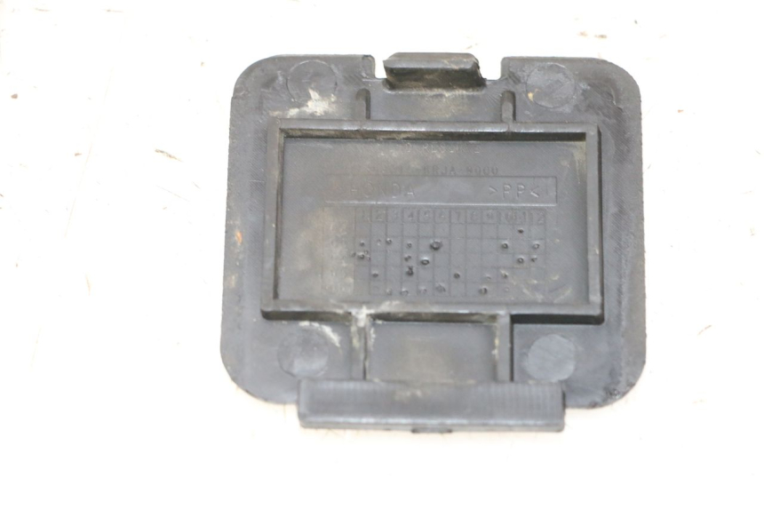 photo de LEFT INSPECTION COVER HONDA FES S-WING SWING ABS 125 (2007 - 2015) - Component detail