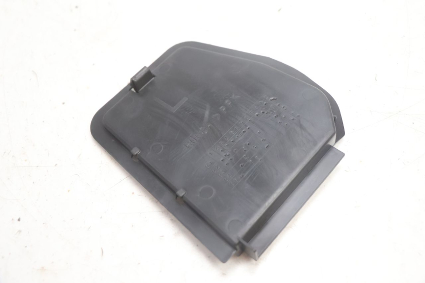 photo de LEFT INSPECTION COVER HONDA FJS SILVER WING SILVERWING 400 (2005 - 2008) - Zoom on usage condition