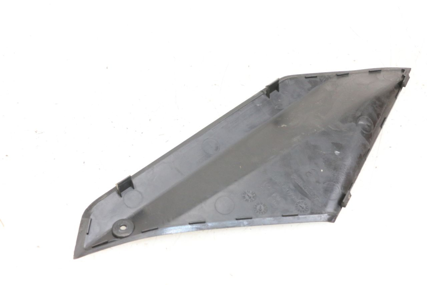 photo de LEFT INSPECTION COVER PEUGEOT GEOPOLIS RS 125 (2007 - 2009) - Zoom on usage condition