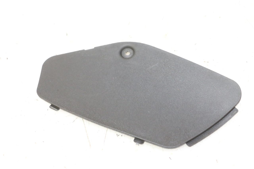 photo de LEFT INSPECTION COVER PIAGGIO MP3 125 (2006 - 2014) - Zoom on usage condition
