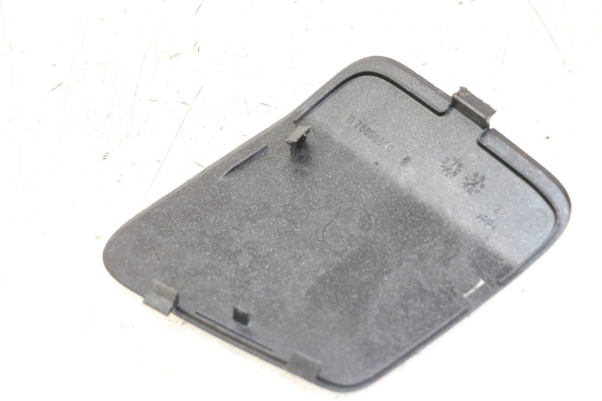 photo de LEFT INSPECTION COVER PEUGEOT SATELIS COMPRESSOR K15 125 (2006 - 2009) - Alternative perspective