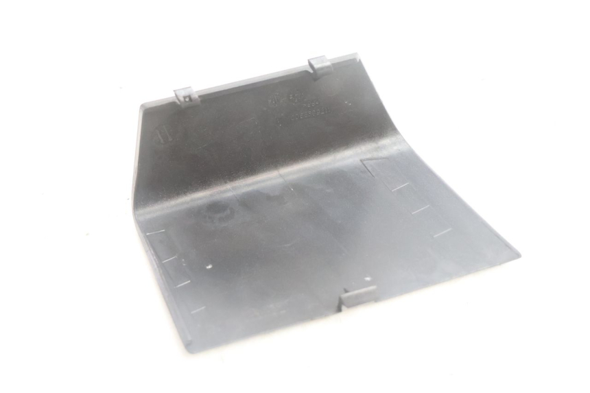 photo de LEFT INSPECTION COVER PEUGEOT SATELIS 125 (2006 - 2009) - Alternative perspective