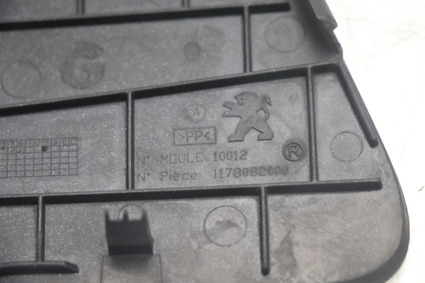 photo de LEFT ACCESS PANEL PEUGEOT SATELIS 125 (2013 - 2018) - Technical close-up