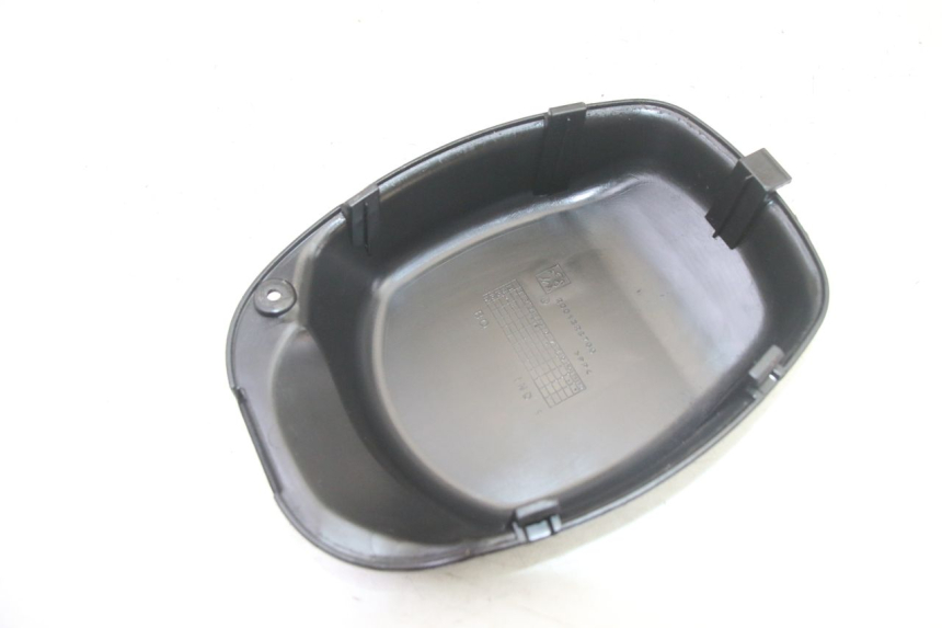 photo de ACCESS PANEL PEUGEOT KISBEE 2T 50 (2010 - 2017) - Zoom on usage condition